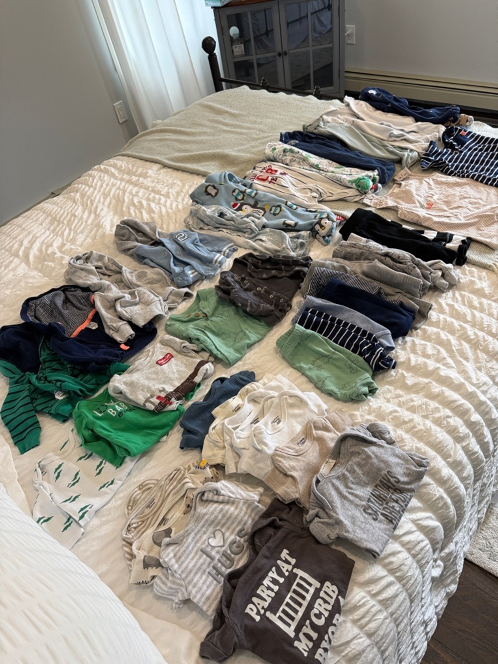Newborn Bundle Neutral Baby Clothes Lot | Sleepers, Onesies, Outfits | Like New